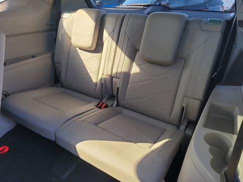 Used 2024 Volkswagen Atlas SE FWD image 12