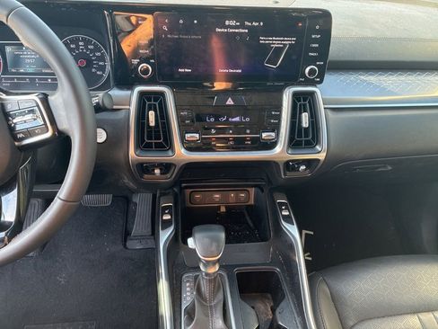 Used 2023 Kia Sorento S image 19