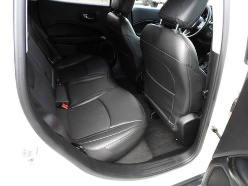 Used 2019 Jeep Compass Latitude AWD/4WD image 9