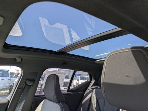 Certified 2025 Volvo XC40 B5 Core image 20