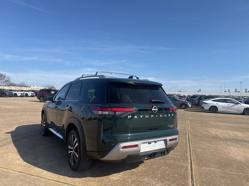 Used 2025 Nissan Pathfinder Platinum image 19