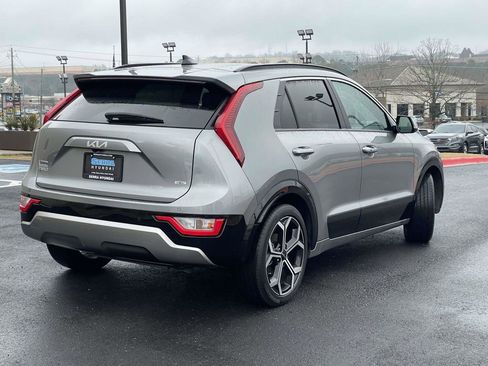 Used 2024 Kia Niro EX Touring image 3