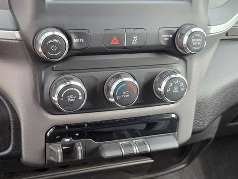 Used 2024 RAM 2500 Big Horn AWD/4WD image 21