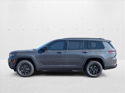 New 2025 Jeep Grand Cherokee L Altitude image 5