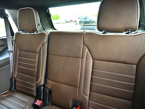 Used 2026 GMC Yukon Denali Ultimate AWD/4WD image 17
