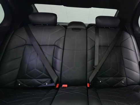 Certified 2023 BMW 760i xDrive w/ Luxury Rear Seating Package AWD/4WD image 9