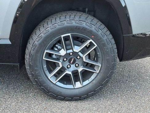 New 2026 GMC Terrain AT4 w/ Technology Package II AWD/4WD image 5