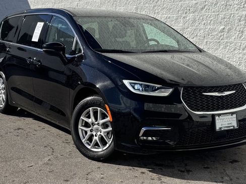 Used 2024 Chrysler Pacifica Touring-L image 1