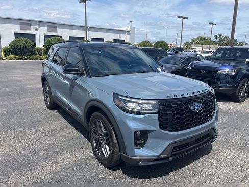 Used 2025 Ford Explorer ST image 13