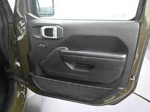 Used 2021 Jeep Gladiator Sport AWD/4WD image 23