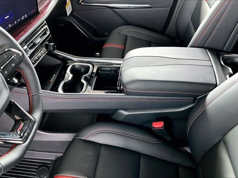 New 2026 Chevrolet Traverse RS w/ LPO, Floor Liner Package image 8