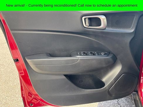 Used 2023 Hyundai Venue SEL image 9