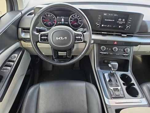 Certified 2022 Kia Carnival LX FWD image 8
