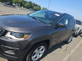Used 2019 Jeep Compass Latitude w/ Popular Equipment Group AWD/4WD image 2