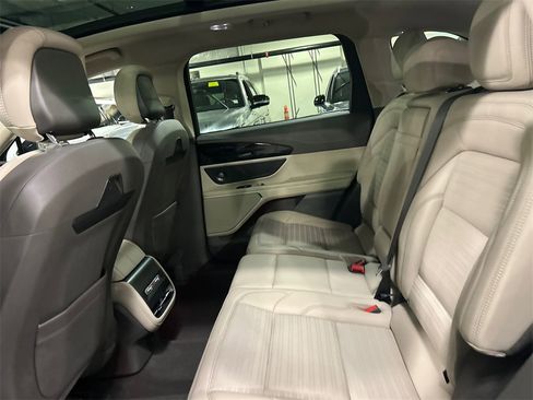 Used 2025 Lincoln Nautilus Reserve image 23