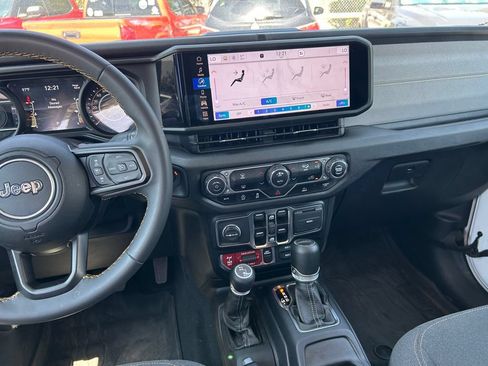 Used 2024 Jeep Gladiator Sport AWD/4WD image 18