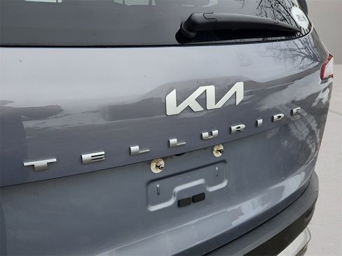 Used 2022 Kia Telluride EX w/ EX Premium Package image 11