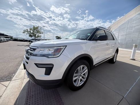 Used 2018 Ford Explorer XLT AWD/4WD image 3