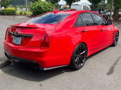 Used 2019 Cadillac CTS V w/ Luxury Package RWD image 8