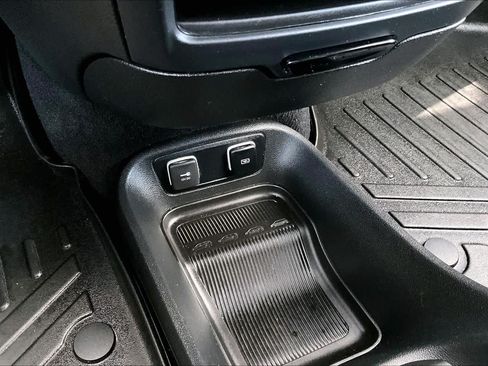 Used 2021 Chrysler Pacifica Touring w/ S Appearance Package FWD image 32
