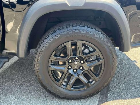 Used 2024 Chevrolet Colorado Trail Boss w/ Technology Package AWD/4WD image 9