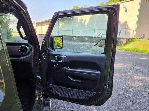 Used 2023 Jeep Gladiator Mojave AWD/4WD image 22