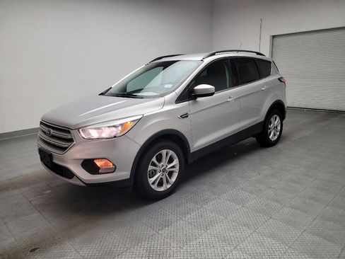 Used 2018 Ford Escape SE w/ SE Sync 3 Package AWD/4WD image 2