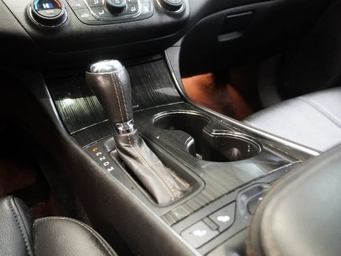 Used 2019 Chevrolet Impala LT w/ LT Convenience Package image 21