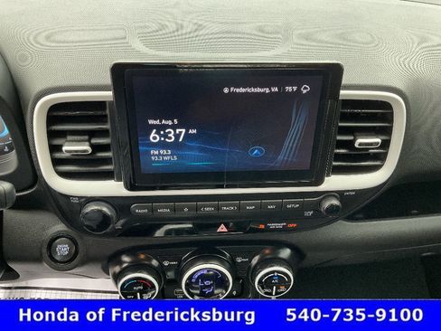 Used 2025 Hyundai Venue Limited FWD image 29