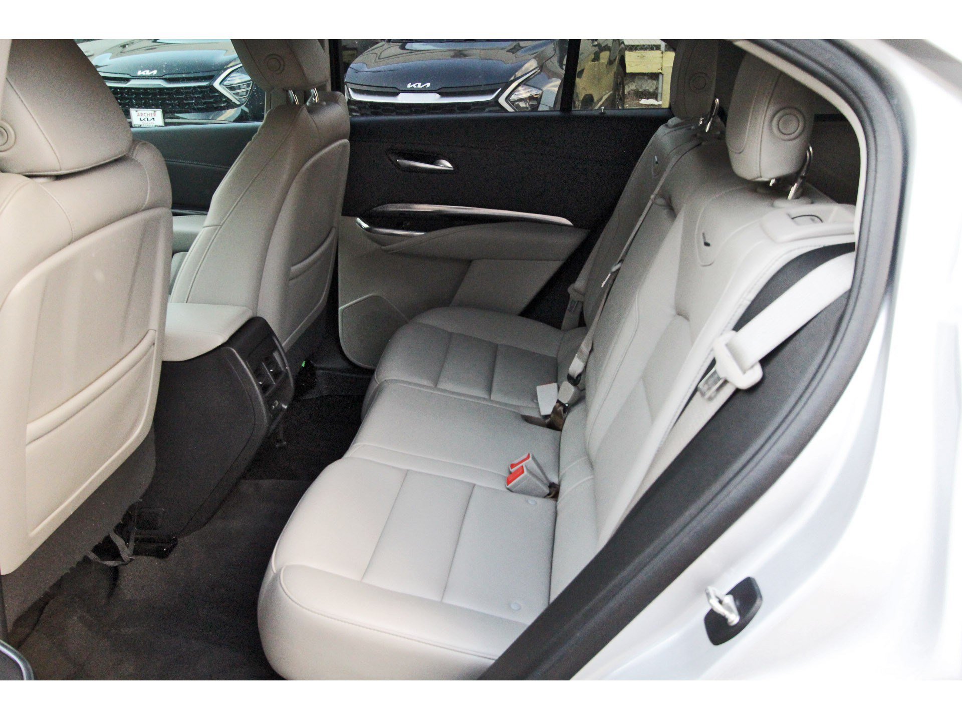 Used 2022 Cadillac XT4 Luxury w/ Cold Weather Package FWD image 10