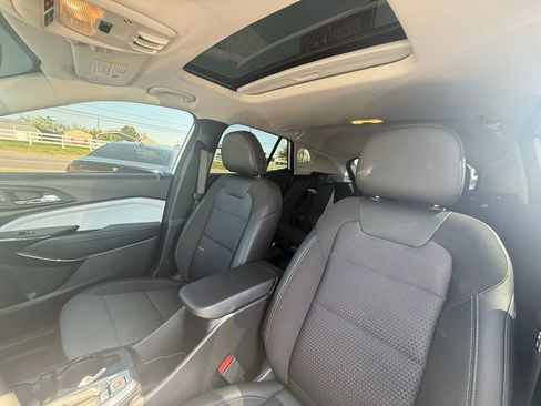 Used 2025 Chevrolet Trax LT w/ Sunroof Package image 13