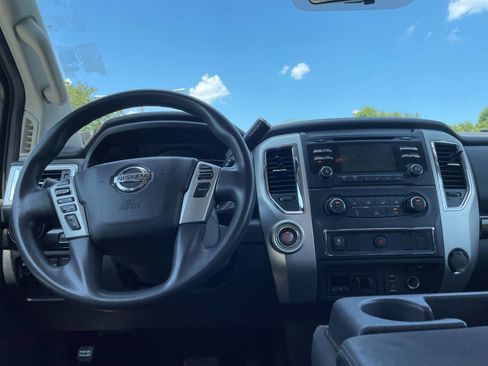 Used 2017 Nissan Titan SV image 22