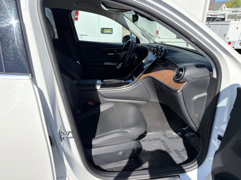 Used 2024 Mercedes-Benz GLC 300 w/ Winter Package image 10