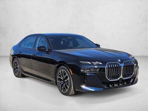 New 2026 BMW 750e xDrive w/ Premium Package image 7