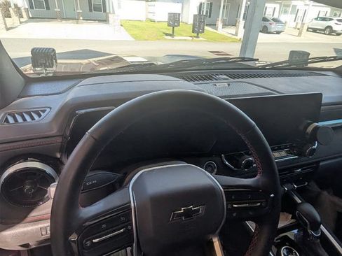 Used 2024 Chevrolet Colorado Z71 w/ Z71 Convenience Package 2 AWD/4WD image 13