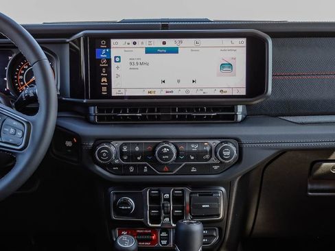 New 2026 Jeep Wrangler Unlimited Rubicon w/ Whitecap Package image 15