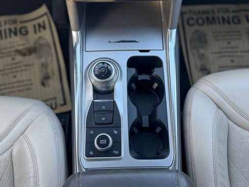 Used 2020 Ford Explorer Platinum w/ Premium Technology Package image 33