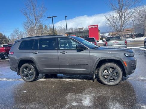 Used 2023 Jeep Grand Cherokee L Limited w/ Black Appearance Package image 6