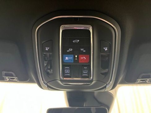 New 2025 Jeep Grand Cherokee Altitude AWD/4WD image 19