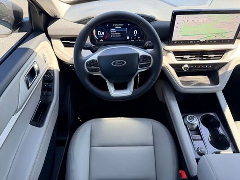 New 2026 Ford Explorer Active RWD image 13
