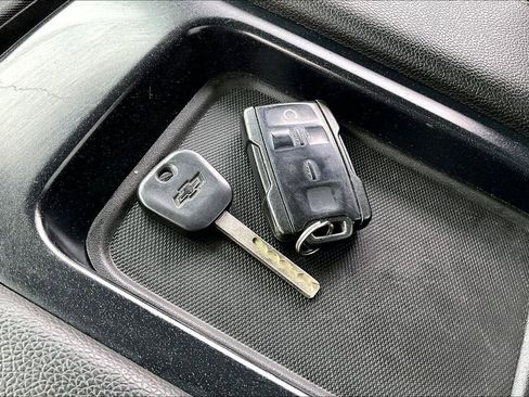 Used 2018 Chevrolet Silverado 1500 LT w/ LT Convenience Package image 32