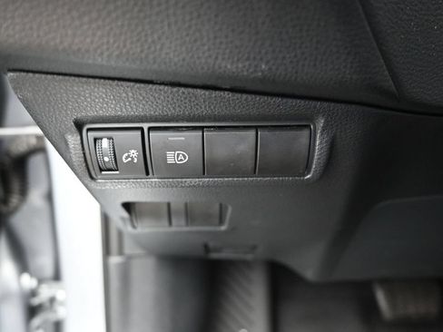 Used 2025 Toyota Corolla Cross XLE FWD image 21