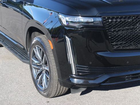 Used 2021 Cadillac Escalade Sport w/ Heavy-Duty Trailer Package AWD/4WD image 9
