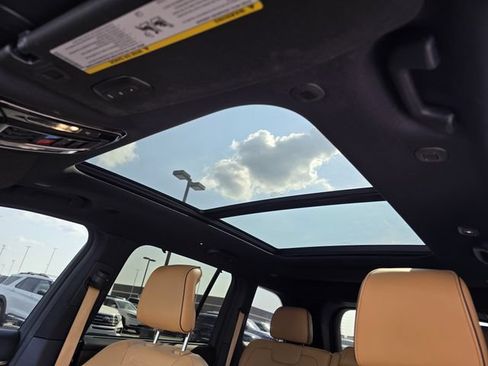 Used 2023 Jeep Grand Cherokee Summit w/ Luxury Tech Group V RWD image 24