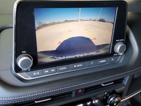 Used 2025 Nissan Rogue SV image 18