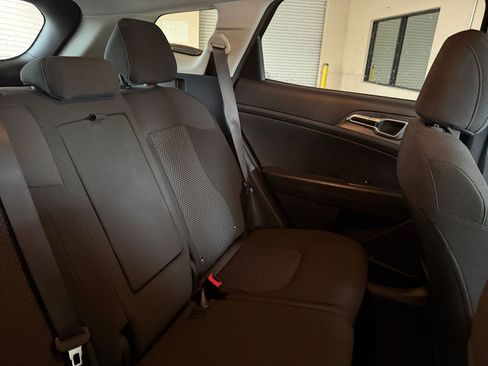 Used 2025 Kia Sportage LX image 32