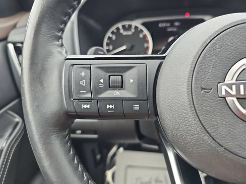 Used 2022 Nissan Rogue SV w/ SV Premium Package FWD image 22