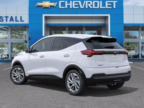Used 2027 Chevrolet Bolt LT FWD image 3