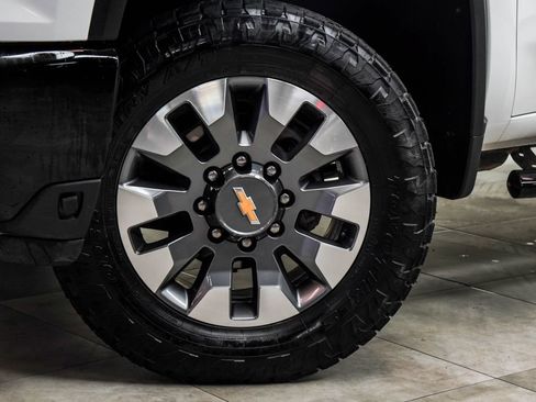 Used 2024 Chevrolet Silverado 2500 Custom w/ Custom Value Package AWD/4WD image 3