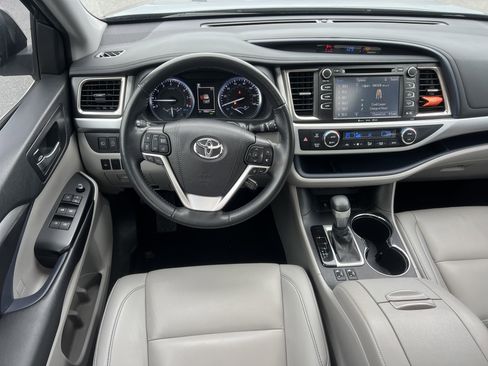 Used 2019 Toyota Highlander XLE image 31